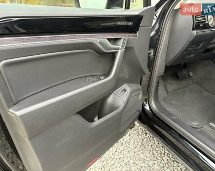 Черный Фольксваген Туарег, объемом двигателя 2.97 л и пробегом 133 тыс. км за 46900 $, фото 22 на Automoto.ua