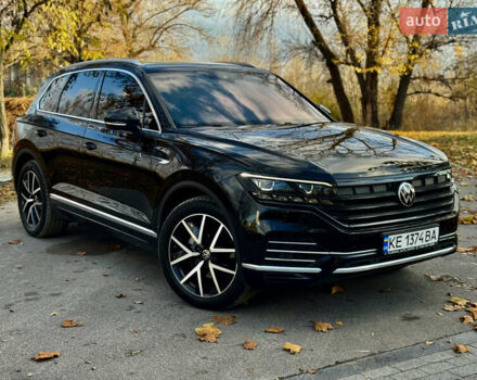 Черный Фольксваген Туарег, объемом двигателя 2.97 л и пробегом 108 тыс. км за 58500 $, фото 2 на Automoto.ua