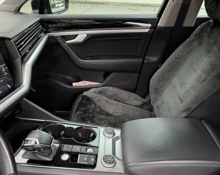 Черный Фольксваген Туарег, объемом двигателя 2.97 л и пробегом 186 тыс. км за 53000 $, фото 19 на Automoto.ua