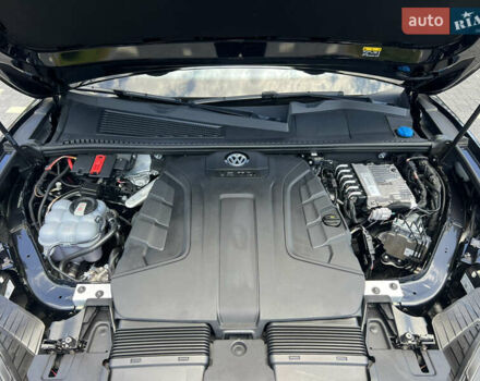 Черный Фольксваген Туарег, объемом двигателя 3 л и пробегом 143 тыс. км за 46000 $, фото 17 на Automoto.ua