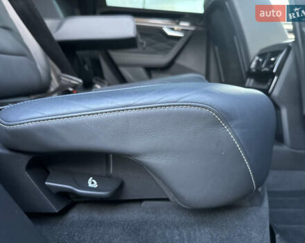 Черный Фольксваген Туарег, объемом двигателя 2.97 л и пробегом 161 тыс. км за 52500 $, фото 86 на Automoto.ua