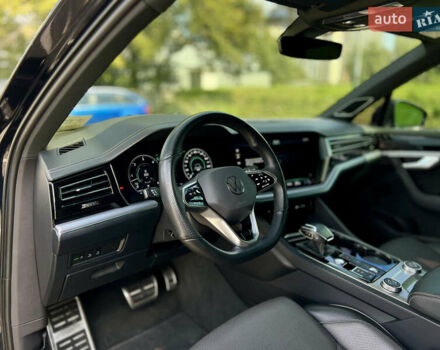 Черный Фольксваген Туарег, объемом двигателя 3 л и пробегом 171 тыс. км за 51999 $, фото 25 на Automoto.ua