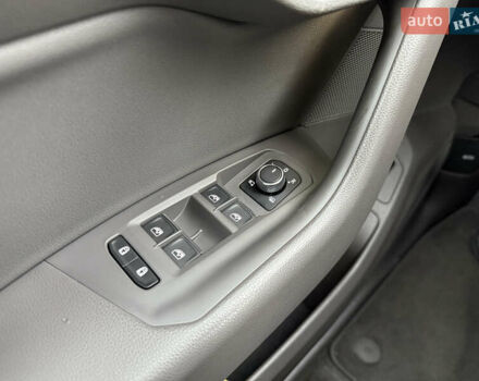 Черный Фольксваген Туарег, объемом двигателя 3 л и пробегом 140 тыс. км за 57999 $, фото 79 на Automoto.ua