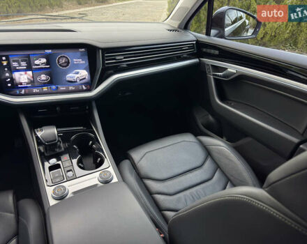 Черный Фольксваген Туарег, объемом двигателя 2.97 л и пробегом 108 тыс. км за 58500 $, фото 23 на Automoto.ua