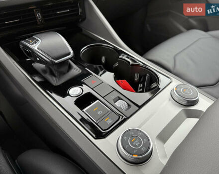 Черный Фольксваген Туарег, объемом двигателя 3 л и пробегом 140 тыс. км за 57999 $, фото 80 на Automoto.ua