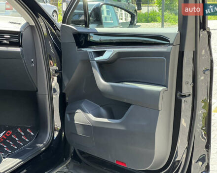 Черный Фольксваген Туарег, объемом двигателя 3 л и пробегом 143 тыс. км за 46000 $, фото 42 на Automoto.ua