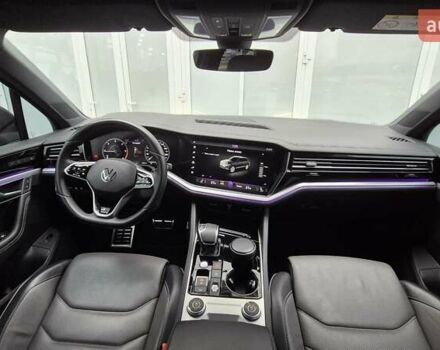 Чорний Фольксваген Туарег, об'ємом двигуна 2.97 л та пробігом 62 тис. км за 61200 $, фото 8 на Automoto.ua