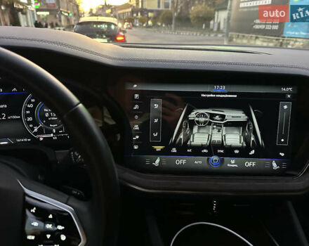 Черный Фольксваген Туарег, объемом двигателя 2.97 л и пробегом 161 тыс. км за 52500 $, фото 95 на Automoto.ua