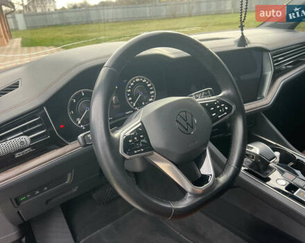 Черный Фольксваген Туарег, объемом двигателя 3 л и пробегом 142 тыс. км за 53700 $, фото 21 на Automoto.ua