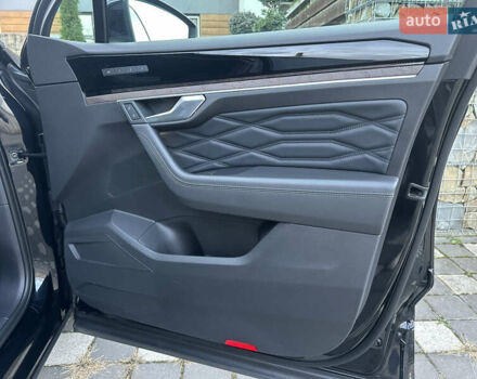 Черный Фольксваген Туарег, объемом двигателя 2.97 л и пробегом 161 тыс. км за 52500 $, фото 65 на Automoto.ua