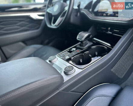 Черный Фольксваген Туарег, объемом двигателя 2.97 л и пробегом 161 тыс. км за 52500 $, фото 73 на Automoto.ua