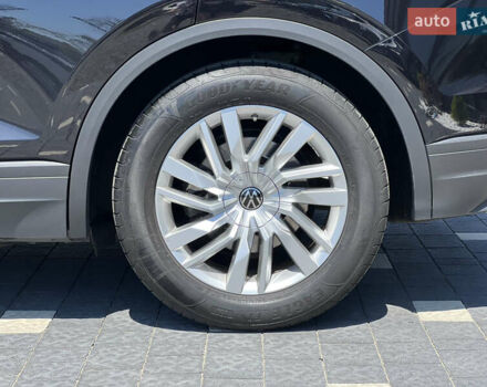 Черный Фольксваген Туарег, объемом двигателя 3 л и пробегом 143 тыс. км за 46000 $, фото 7 на Automoto.ua