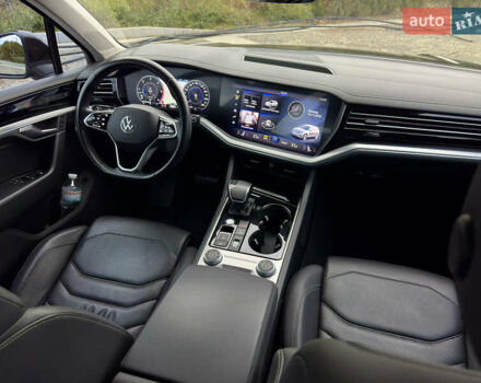 Черный Фольксваген Туарег, объемом двигателя 2.97 л и пробегом 108 тыс. км за 58500 $, фото 22 на Automoto.ua