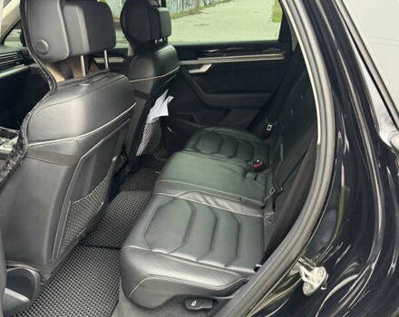 Черный Фольксваген Туарег, объемом двигателя 2.97 л и пробегом 186 тыс. км за 53000 $, фото 26 на Automoto.ua