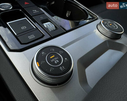 Черный Фольксваген Туарег, объемом двигателя 2.97 л и пробегом 108 тыс. км за 58500 $, фото 31 на Automoto.ua