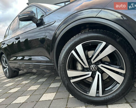 Черный Фольксваген Туарег, объемом двигателя 2.97 л и пробегом 161 тыс. км за 52500 $, фото 28 на Automoto.ua