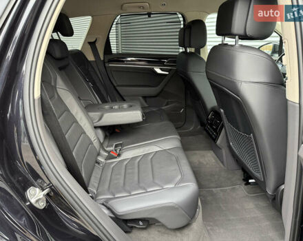 Черный Фольксваген Туарег, объемом двигателя 3 л и пробегом 140 тыс. км за 57999 $, фото 43 на Automoto.ua