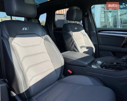 Черный Фольксваген Туарег, объемом двигателя 2.97 л и пробегом 114 тыс. км за 57900 $, фото 20 на Automoto.ua