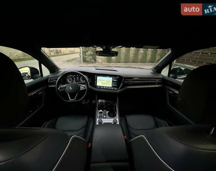 Черный Фольксваген Туарег, объемом двигателя 2.97 л и пробегом 161 тыс. км за 52500 $, фото 4 на Automoto.ua