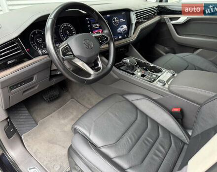 Черный Фольксваген Туарег, объемом двигателя 3 л и пробегом 140 тыс. км за 57999 $, фото 61 на Automoto.ua