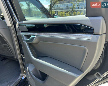 Черный Фольксваген Туарег, объемом двигателя 3 л и пробегом 143 тыс. км за 46000 $, фото 30 на Automoto.ua