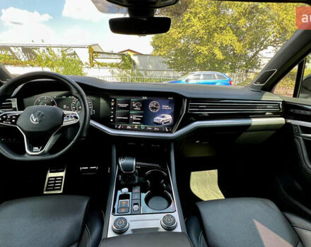 Черный Фольксваген Туарег, объемом двигателя 3 л и пробегом 171 тыс. км за 51999 $, фото 44 на Automoto.ua