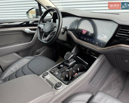 Черный Фольксваген Туарег, объемом двигателя 3 л и пробегом 140 тыс. км за 57999 $, фото 33 на Automoto.ua