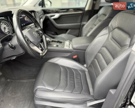 Чорний Фольксваген Туарег, об'ємом двигуна 2.97 л та пробігом 215 тис. км за 39800 $, фото 9 на Automoto.ua