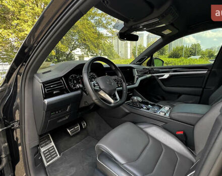 Черный Фольксваген Туарег, объемом двигателя 3 л и пробегом 171 тыс. км за 51999 $, фото 27 на Automoto.ua