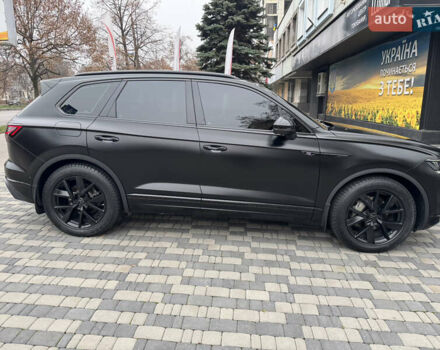Черный Фольксваген Туарег, объемом двигателя 2.97 л и пробегом 186 тыс. км за 53000 $, фото 4 на Automoto.ua