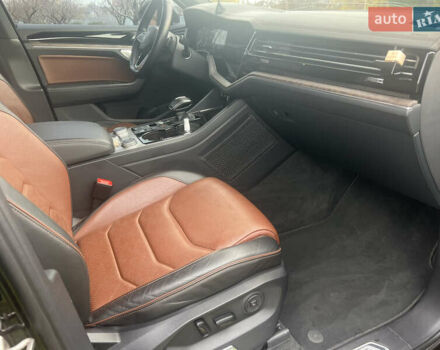 Черный Фольксваген Туарег, объемом двигателя 3 л и пробегом 142 тыс. км за 53700 $, фото 9 на Automoto.ua