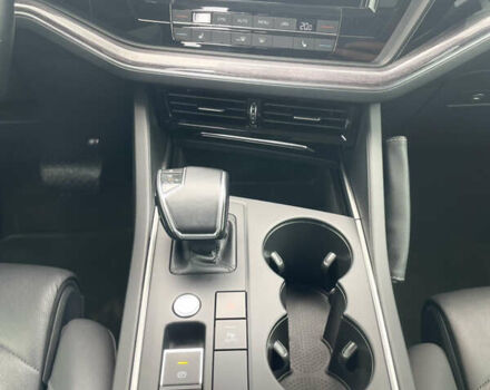 Черный Фольксваген Туарег, объемом двигателя 2.97 л и пробегом 121 тыс. км за 48500 $, фото 19 на Automoto.ua