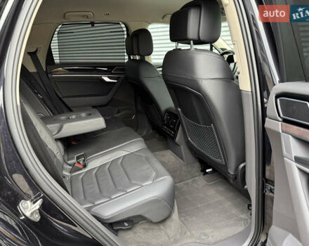 Черный Фольксваген Туарег, объемом двигателя 3 л и пробегом 140 тыс. км за 57999 $, фото 45 на Automoto.ua