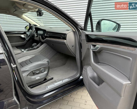 Черный Фольксваген Туарег, объемом двигателя 3 л и пробегом 140 тыс. км за 57999 $, фото 20 на Automoto.ua