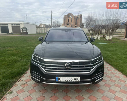 Черный Фольксваген Туарег, объемом двигателя 3 л и пробегом 142 тыс. км за 53700 $, фото 1 на Automoto.ua