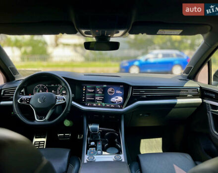 Черный Фольксваген Туарег, объемом двигателя 3 л и пробегом 171 тыс. км за 51999 $, фото 43 на Automoto.ua