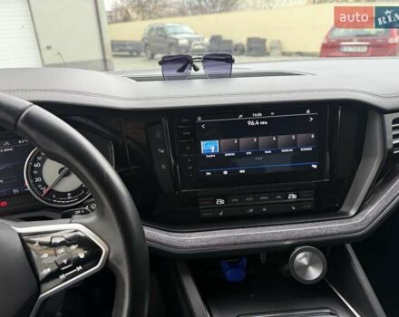 Черный Фольксваген Туарег, объемом двигателя 2.97 л и пробегом 126 тыс. км за 52000 $, фото 10 на Automoto.ua