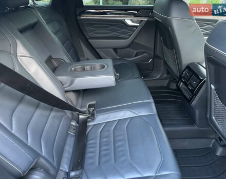 Черный Фольксваген Туарег, объемом двигателя 2.97 л и пробегом 161 тыс. км за 52500 $, фото 84 на Automoto.ua