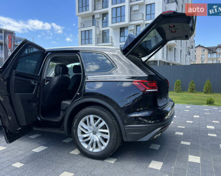 Черный Фольксваген Туарег, объемом двигателя 3 л и пробегом 143 тыс. км за 46000 $, фото 68 на Automoto.ua