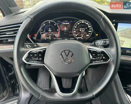 Черный Фольксваген Туарег, объемом двигателя 2.97 л и пробегом 161 тыс. км за 52500 $, фото 51 на Automoto.ua