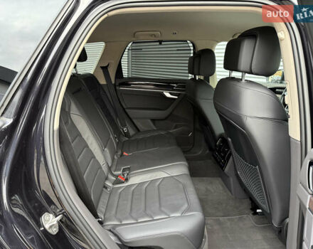 Черный Фольксваген Туарег, объемом двигателя 3 л и пробегом 140 тыс. км за 57999 $, фото 38 на Automoto.ua