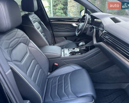 Черный Фольксваген Туарег, объемом двигателя 2.97 л и пробегом 161 тыс. км за 52500 $, фото 69 на Automoto.ua