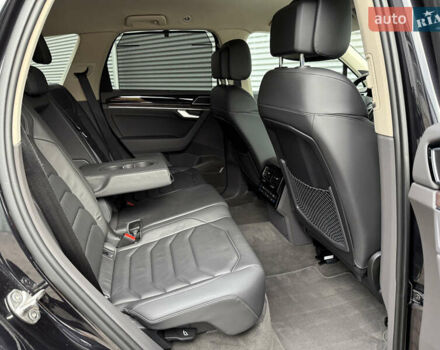 Черный Фольксваген Туарег, объемом двигателя 3 л и пробегом 140 тыс. км за 57999 $, фото 44 на Automoto.ua