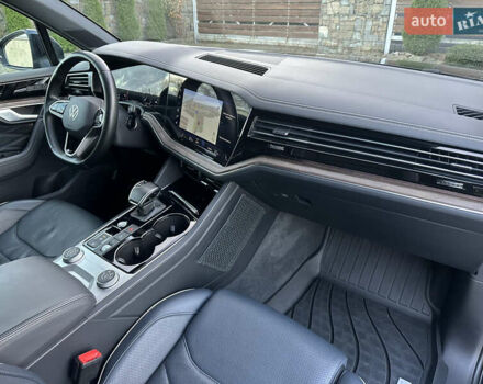 Черный Фольксваген Туарег, объемом двигателя 2.97 л и пробегом 161 тыс. км за 52500 $, фото 68 на Automoto.ua