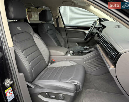 Черный Фольксваген Туарег, объемом двигателя 3 л и пробегом 140 тыс. км за 57999 $, фото 30 на Automoto.ua