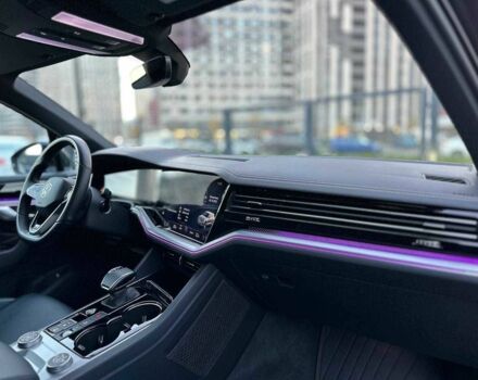 Черный Фольксваген Туарег, объемом двигателя 3 л и пробегом 74 тыс. км за 68700 $, фото 21 на Automoto.ua