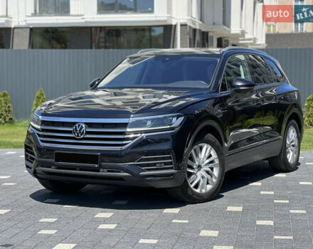 Черный Фольксваген Туарег, объемом двигателя 3 л и пробегом 143 тыс. км за 46000 $, фото 1 на Automoto.ua