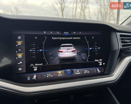 Черный Фольксваген Туарег, объемом двигателя 2.97 л и пробегом 108 тыс. км за 58500 $, фото 47 на Automoto.ua