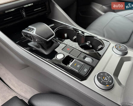 Черный Фольксваген Туарег, объемом двигателя 3 л и пробегом 140 тыс. км за 57999 $, фото 68 на Automoto.ua