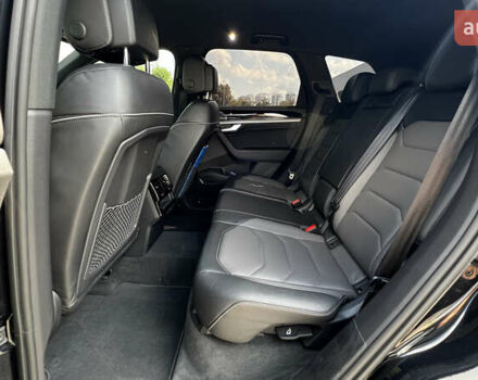 Черный Фольксваген Туарег, объемом двигателя 3 л и пробегом 171 тыс. км за 51999 $, фото 30 на Automoto.ua